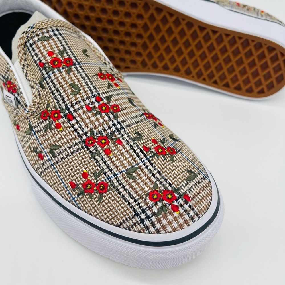 Classic Slip-On Vans - Picture 11 of 16